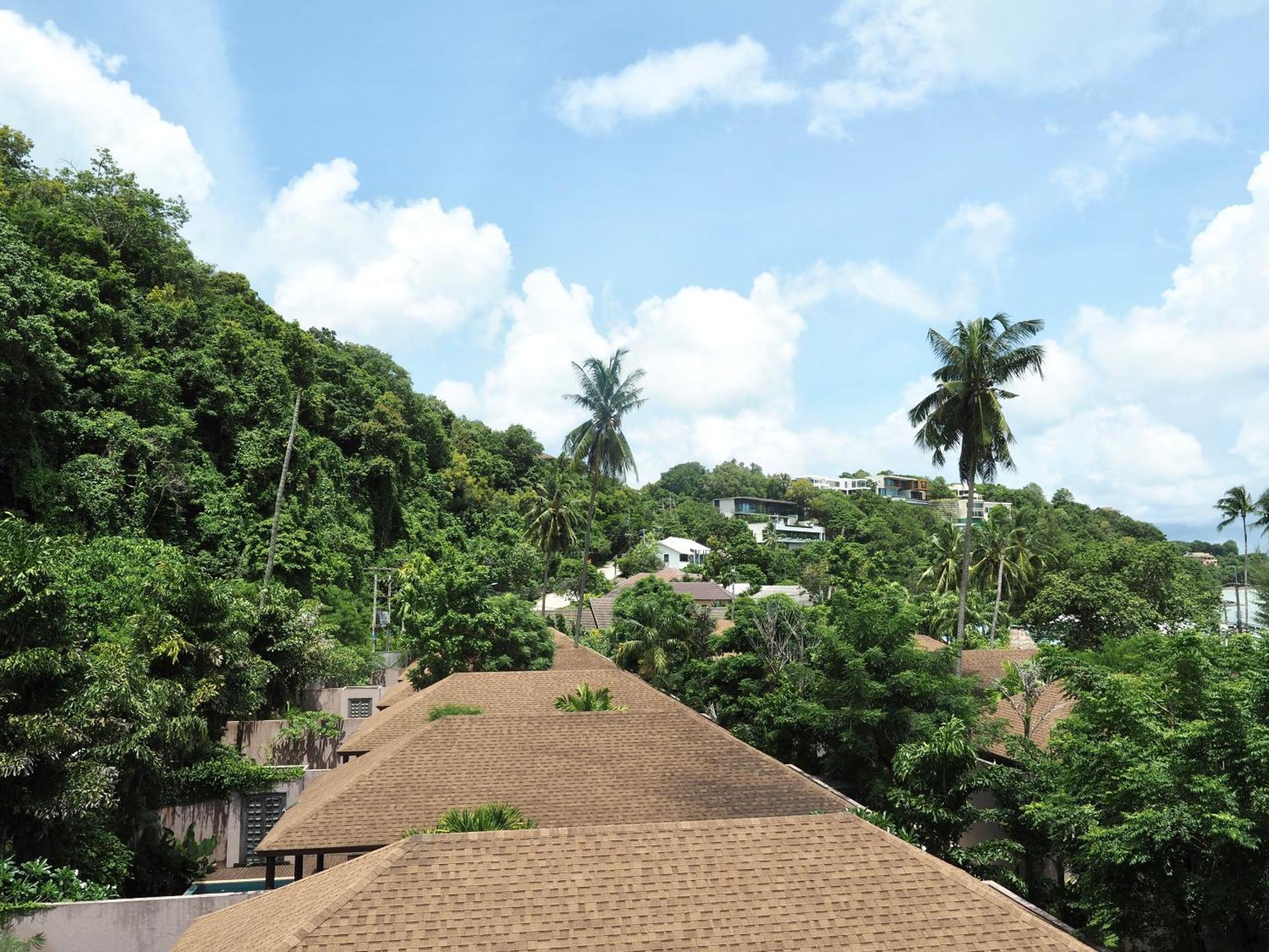 Panwaburi Beachfront Resort - Sha Extra Plus Екстер'єр фото View of the roofs of the houses in the village
